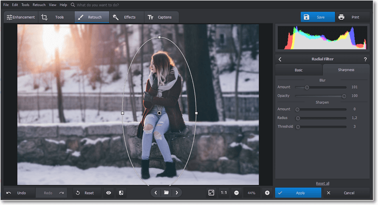 Blur the background of your picture in PhotoWorks with Radial filter