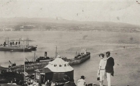 A picture with original background