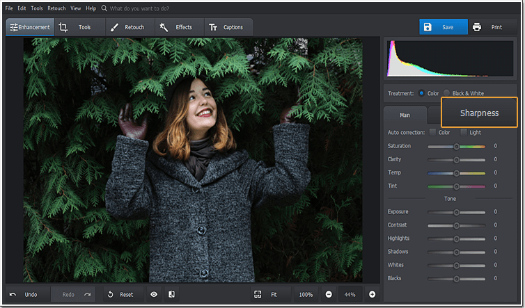 Pick the Sharpen tool in PhotoWorks